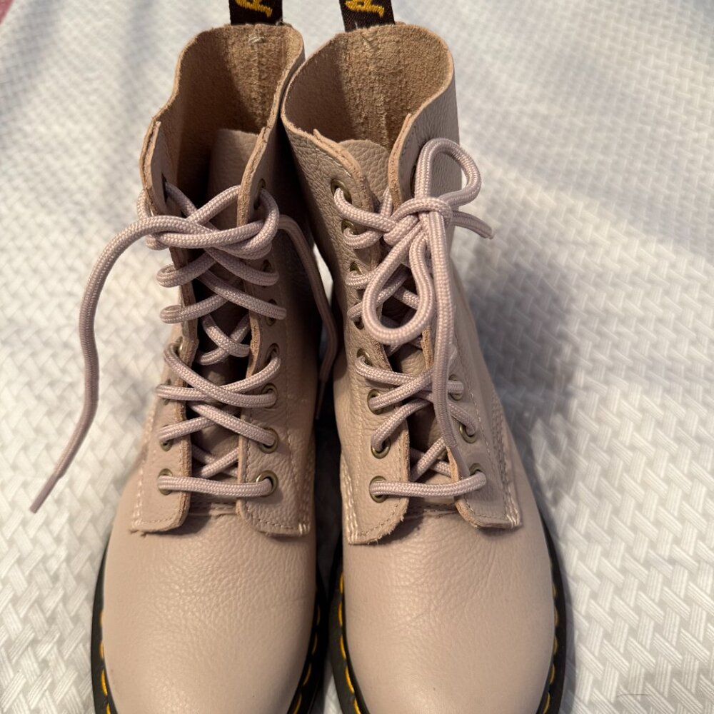 Dr Martin Laceup Boots